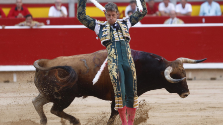Manuel Escribano, en la suerte de banderillas