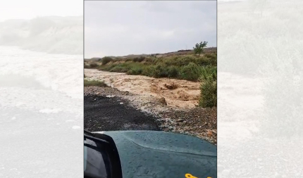 Torrente por las lluvias en una carretera navarra