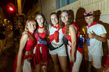 Público asistente a los fuegos artificiales del sábado 8 de julio