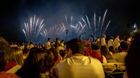 Público asistente a los fuegos artificiales del sábado 8 de julio