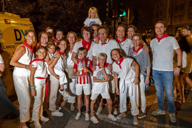 Público asistente a los fuegos artificiales del sábado 8 de julio