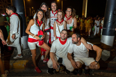 Público asistente a los fuegos artificiales del sábado 8 de julio