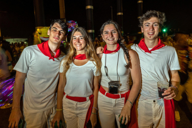 Público asistente a los fuegos artificiales del sábado 8 de julio