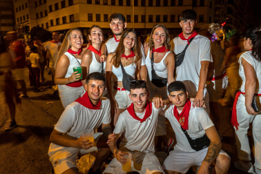 Público asistente a los fuegos artificiales del sábado 8 de julio