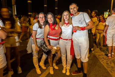 Público asistente a los fuegos artificiales del sábado 8 de julio