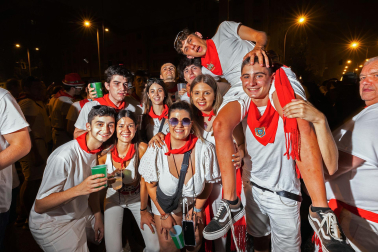 Público asistente a los fuegos artificiales del sábado 8 de julio