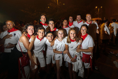 Público asistente a los fuegos artificiales del sábado 8 de julio
