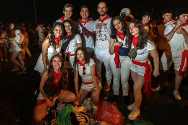 Público asistente a los fuegos artificiales del sábado 8 de julio
