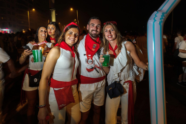 Público asistente a los fuegos artificiales del sábado 8 de julio