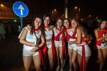 Público asistente a los fuegos artificiales del sábado 8 de julio