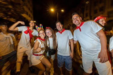 Público asistente a los fuegos artificiales del sábado 8 de julio