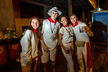 Público asistente a los fuegos artificiales del sábado 8 de julio