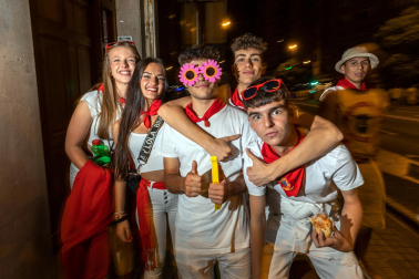 Público asistente a los fuegos artificiales del sábado 8 de julio