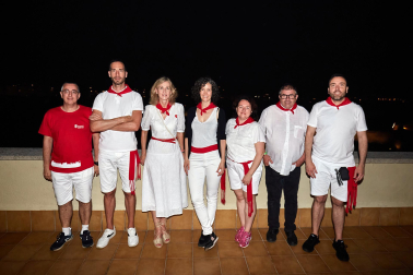 Público asistente a los fuegos artificiales del sábado 8 de julio