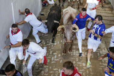 Callejón de entrada a la Plaza de Toros, cuarto encierro.