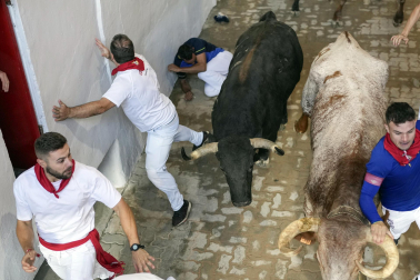 Callejón de entrada a la Plaza de Toros, cuarto encierro.