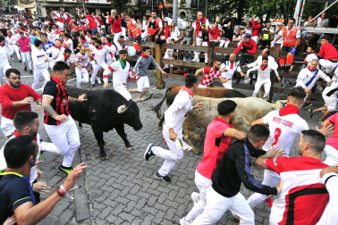 Imágenes del cuarto encierro de San Fermín 2023.