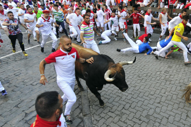 Imágenes del cuarto encierro de San Fermín 2023.