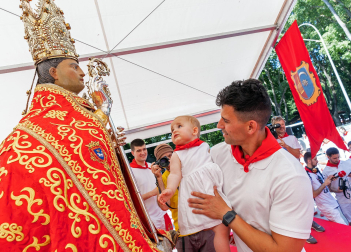 Fotos de la ofrenda foral a San Fermín.