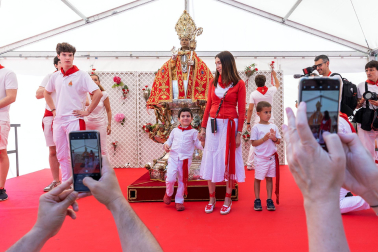 Fotos de la ofrenda foral a San Fermín.