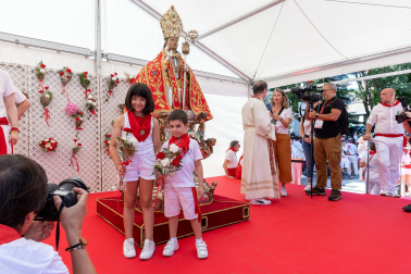 Fotos de la ofrenda foral a San Fermín.