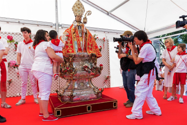 Fotos de la ofrenda foral a San Fermín.