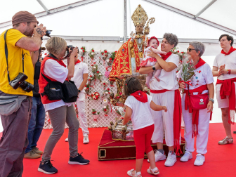 Fotos de la ofrenda foral a San Fermín.