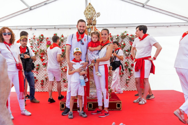 Fotos de la ofrenda foral a San Fermín.