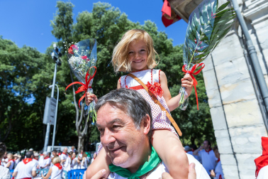 Fotos de la ofrenda foral a San Fermín.