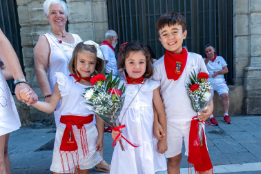 Fotos de la ofrenda foral a San Fermín.