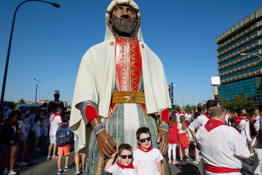 Fotos de la Comparsa de Gigantes y Cabezudos este lunes, 10 de julio.