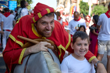 Fotos de la Comparsa de Gigantes y Cabezudos este lunes, 10 de julio.