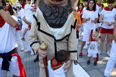 Fotos de la Comparsa de Gigantes y Cabezudos este lunes, 10 de julio.