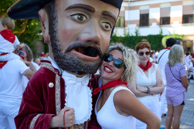 Fotos de la Comparsa de Gigantes y Cabezudos este lunes, 10 de julio.