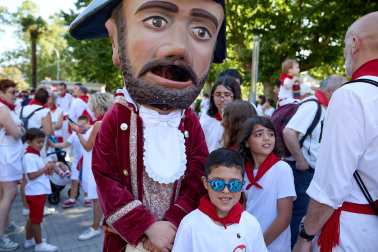 Fotos de la Comparsa de Gigantes y Cabezudos este lunes, 10 de julio.