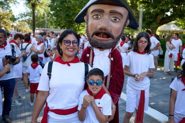Fotos de la Comparsa de Gigantes y Cabezudos este lunes, 10 de julio.