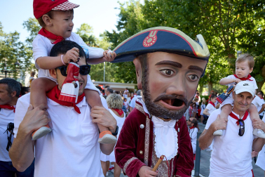 Fotos de la Comparsa de Gigantes y Cabezudos este lunes, 10 de julio.