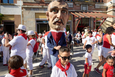 Fotos de la Comparsa de Gigantes y Cabezudos este lunes, 10 de julio.