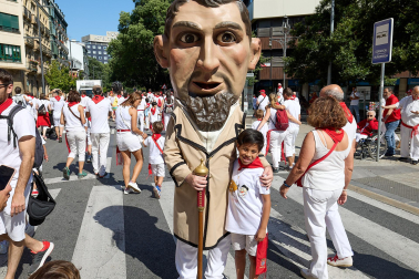 Fotos de la Comparsa de Gigantes y Cabezudos este lunes, 10 de julio.
