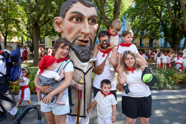 Fotos de la Comparsa de Gigantes y Cabezudos este lunes, 10 de julio.