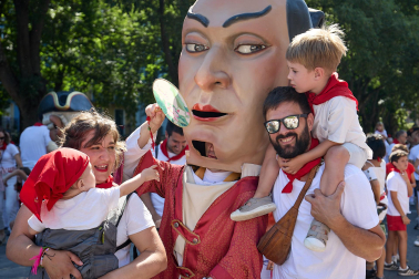 Fotos de la Comparsa de Gigantes y Cabezudos este lunes, 10 de julio.
