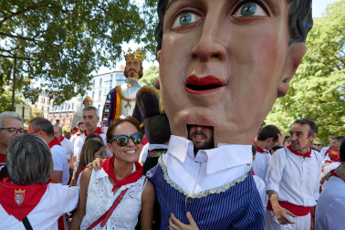Fotos de la Comparsa de Gigantes y Cabezudos este lunes, 10 de julio.