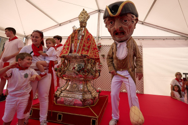Fotos de la Comparsa de Gigantes y Cabezudos este lunes, 10 de julio.