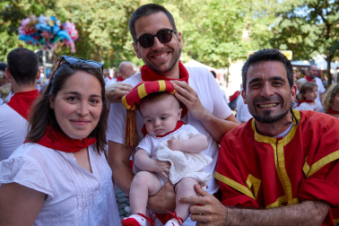 Fotos de la Comparsa de Gigantes y Cabezudos este lunes, 10 de julio.