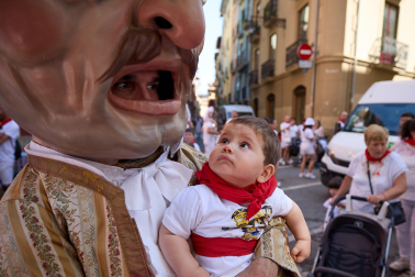 Fotos de la Comparsa de Gigantes y Cabezudos este lunes, 10 de julio.