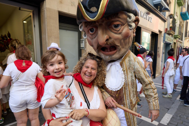 Fotos de la Comparsa de Gigantes y Cabezudos este lunes, 10 de julio.