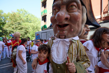 Fotos de la Comparsa de Gigantes y Cabezudos este lunes, 10 de julio.