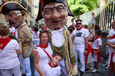 Fotos de la Comparsa de Gigantes y Cabezudos este lunes, 10 de julio.