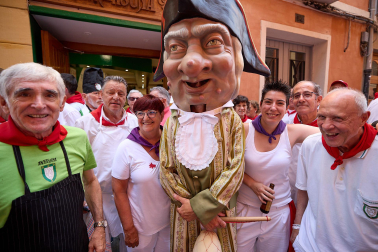 Fotos de la Comparsa de Gigantes y Cabezudos este lunes, 10 de julio.