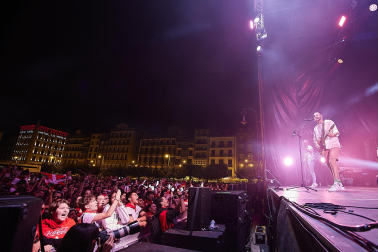 Concierto de En Tol Sarmiento (ETS) en la Plaza del Castillo.